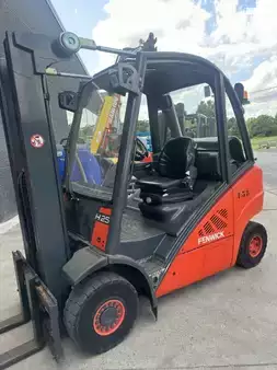 Empilhador a gás 2007  Linde H25T (1)