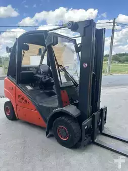 Empilhador a gás 2007  Linde H25T (2)