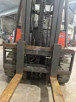 Nestekaasutrukki 2008  Linde H25T (6)