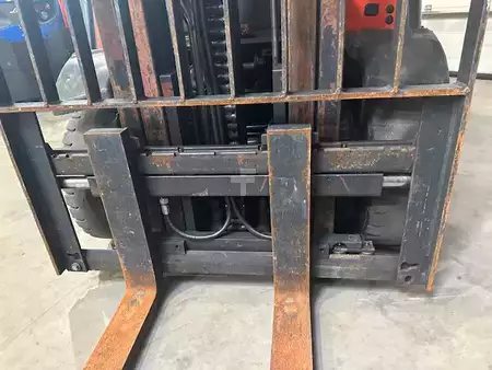 Nestekaasutrukki 2011  Linde H25T-01 (5)
