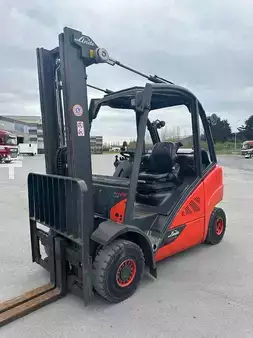 Gas gaffeltruck 2016  Linde H25T-02  950 heures triplex 5510mm (1)