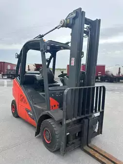 Gas gaffeltruck 2016  Linde H25T-02  950 heures triplex 5510mm (2)