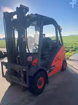 Wózki gazowe 2013  Linde H30T-02 4 lignes (1)