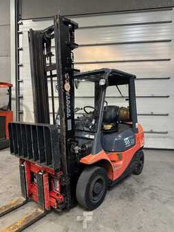 LPG VZV 2007  Toyota 42-7FGF25 TDL/écarteur (1)