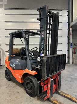 LPG VZV 2007  Toyota 42-7FGF25 TDL/écarteur (2)