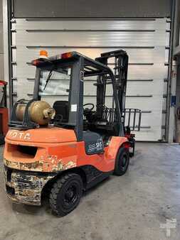 LPG VZV 2007  Toyota 42-7FGF25 TDL/écarteur (3)