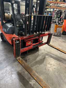LPG VZV 2007  Toyota 42-7FGF25 TDL/écarteur (5)