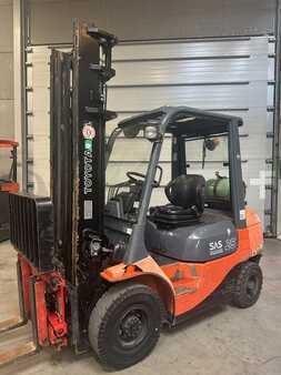 LPG VZV 2007  Toyota 42-7FGF25 TDL/écarteur (2)