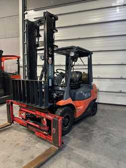 LPG Forklifts 2007  Toyota 42-7FGF25 TDL/écarteur (1)