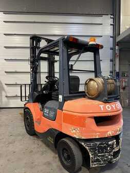 LPG Forklifts 2007  Toyota 42-7FGF25 TDL/écarteur (6)