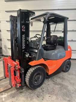 LPG Forklifts 2007  Toyota 42-7FGF25 triplex (1)
