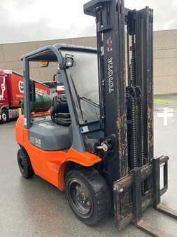 Treibgasstapler 2005  Toyota 02-7FGF30 (1)