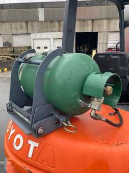 Treibgasstapler 2005  Toyota 02-7FGF30 (17)