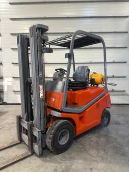 Carretilla elevadora GLP 2002  BT CBG1.5 (1)