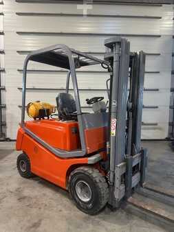 Carretilla elevadora GLP 2002  BT CBG1.5 (2)