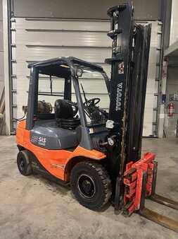 LPG Forklifts 2007  Toyota 42-7FGF25 TDL/écarteur (1)