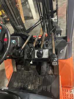 LPG Forklifts 2007  Toyota 42-7FGF25 TDL/écarteur (10)