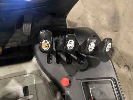 Elektro 4 Rad 2015  Still RX60-30 (9)