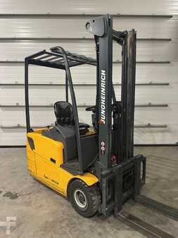 Eléctrico - 3 rodas 2011  Jungheinrich EFG115 (2)