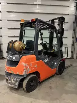 LPG heftrucks 2010  Toyota 02-8FGF25 TDL/écarteur (3)