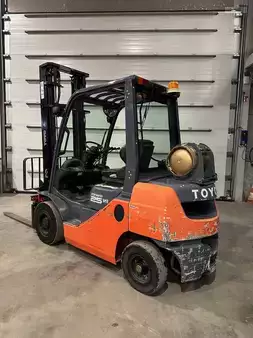 LPG heftrucks 2010  Toyota 02-8FGF25 TDL/écarteur (4)