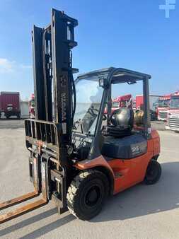 LPG Forklifts 2005  Toyota 42-7FGF25 TDL/positionneur (1)
