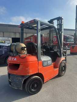 LPG Forklifts 2005  Toyota 42-7FGF25 TDL/positionneur (3)