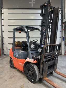 Treibgasstapler 2005  Toyota 42-7FGF25 TDL/positionneur (2)