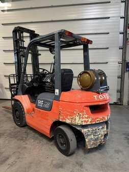 Treibgasstapler 2005  Toyota 42-7FGF25 TDL/positionneur (4)