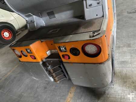 Terminal tractor 2014  Still LTX70 (10)
