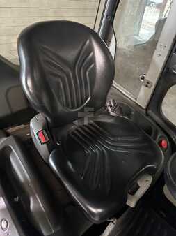 Terminal tractor 2014  Still LTX70 (8)