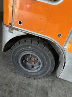Terminal tractor 2014  Still LTX70 (9)