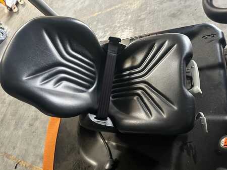 Carrelli elettrici 3 ruote 2019  Still RX50-15 (10)
