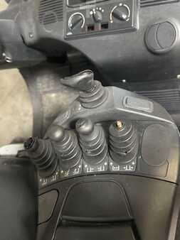 Empilhador a gás 2018  Linde H16T-01 (11)