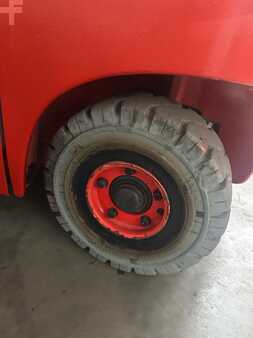 Empilhador a gás 2018  Linde H16T-01 (15)