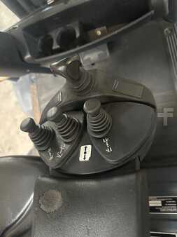 LPG heftrucks 2005  Linde H25T 3500 heures (10)