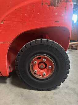 LPG heftrucks 2005  Linde H25T 3500 heures (14)