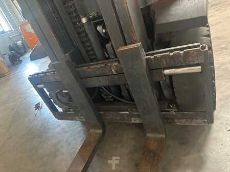 LPG heftrucks 2005  Linde H25T 3500 heures (5)