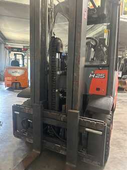 LPG heftrucks 2005  Linde H25T 3500 heures (6)