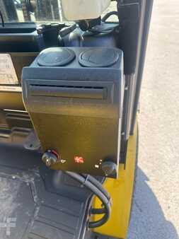 Empilhador a gás 2013  Yale GLP25VX (11)