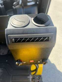 Empilhador a gás 2013  Yale GLP25VX (10)