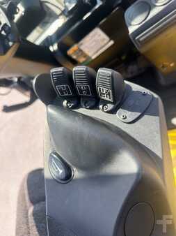 Empilhador a gás 2013  Yale GLP35VX (10)