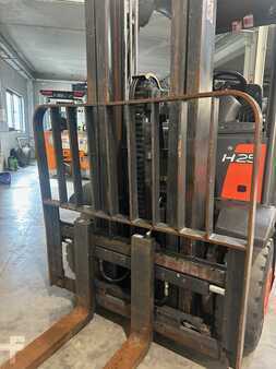 LPG heftrucks 2012  Linde H25T-01 (6)