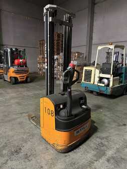 Hochhubwagen 2013  Still EGV16 fourches courtes (2)