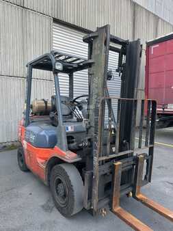 Empilhador a gás 2000  Toyota 42-7FGF25 (2)