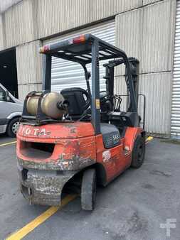 Empilhador a gás 2000  Toyota 42-7FGF25 (3)