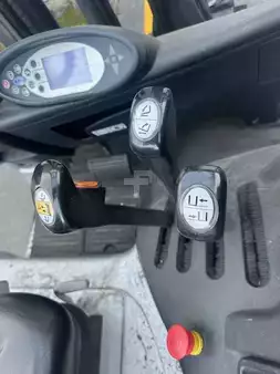 Chariots électriques à 3 roues 2015  Still RX20-16 triplex 6820mm (9)