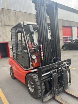 Carretilla elevadora GLP 2007  BT C4G300E (2)