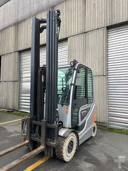 Chariots électriques à 4 roues 2013  Still RX60-25 triplex 7630mm 4 lignes (1)