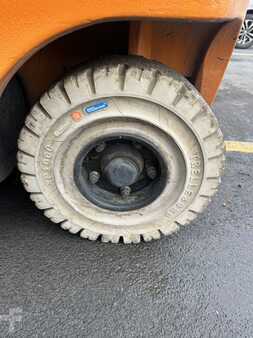 Chariots électriques à 4 roues 2013  Still RX60-25 triplex 7630mm 4 lignes (11)